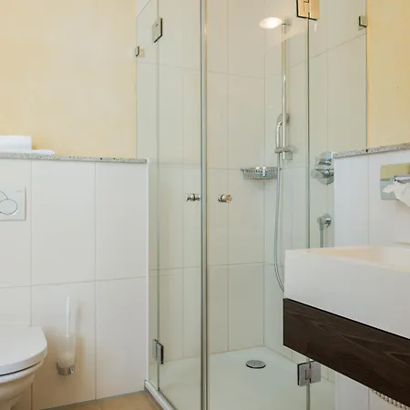 호텔 Gaestehaus Heinrich Schuechtermann 3*